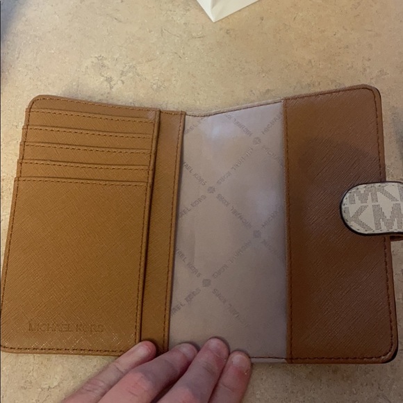 Michael kors card holder - Picture 3 of 3